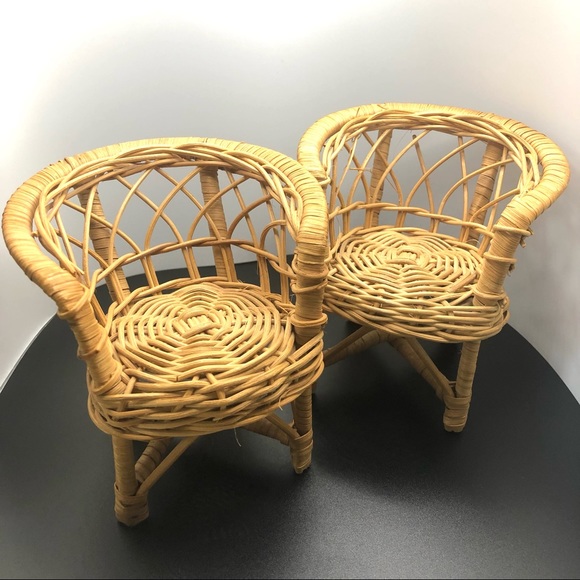 Small wicker chairs with table - Picture 2 of 4